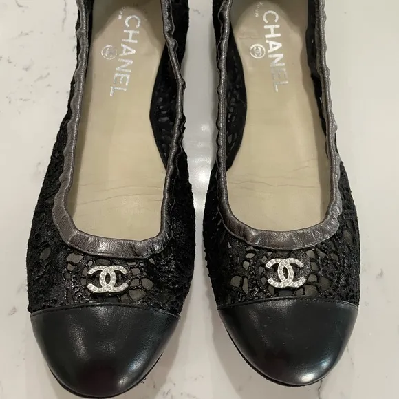 Chanel Black/Anthracite Metallic Leather Lace Pearl CC Logo Ballet Flats