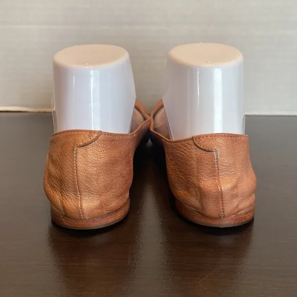 Chloe Chain Flower Tan Leather Flats Size 37