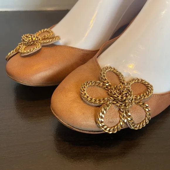 Chloe Chain Flower Tan Leather Flats Size 37