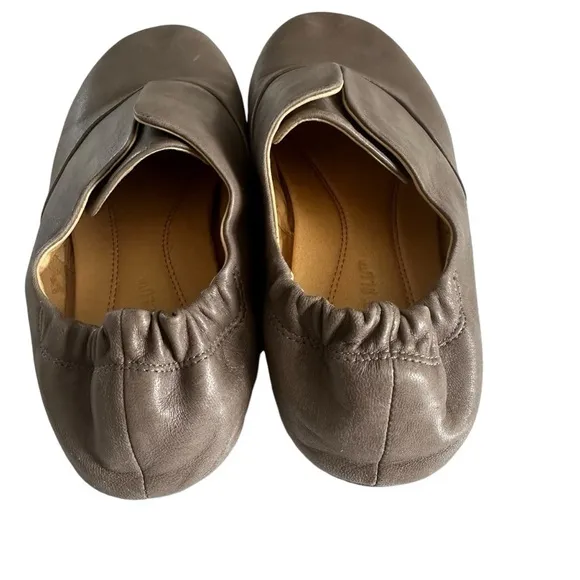 CHOCOLAT BLU CASSIE SABLE SLIP ON FLATS 6.5-7