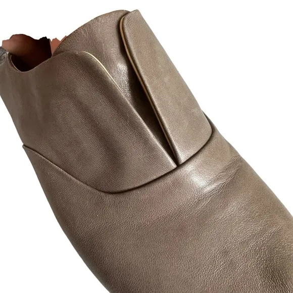 CHOCOLAT BLU CASSIE SABLE SLIP ON FLATS 6.5-7