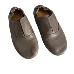 CHOCOLAT BLU CASSIE SABLE SLIP ON FLATS 6.5-7