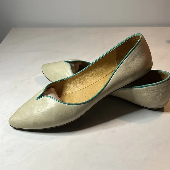 Chocolat Blu Glamour Flats Size 8
