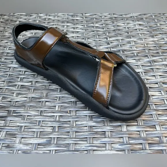 Christopher Kane Leather Flat Sandals - Size 37 - NEW - in Brown