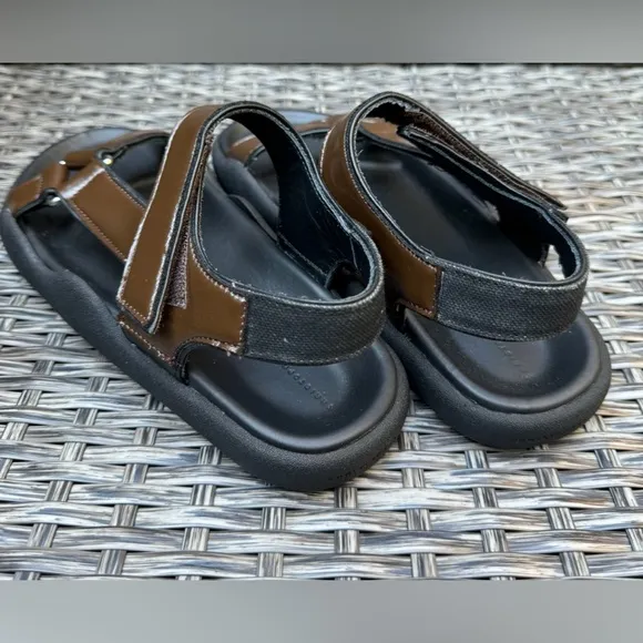 Christopher Kane Leather Flat Sandals - Size 37 - NEW - in Brown
