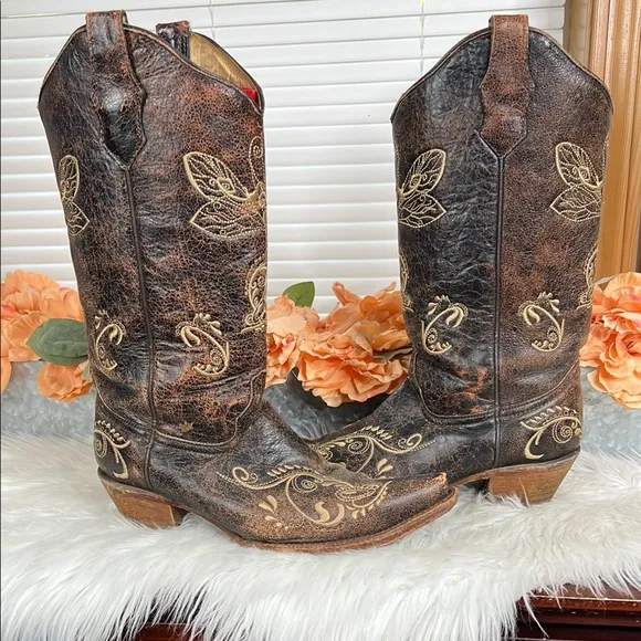 CIRCLE G WOMEN'S DISTRESSED BONE DRAGONFLY EMBROIDERED BOOTS - SNIP TOE Size 10