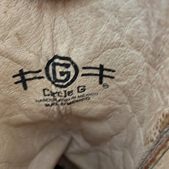 CIRCLE G WOMEN'S DISTRESSED BONE DRAGONFLY EMBROIDERED BOOTS - SNIP TOE Size 10