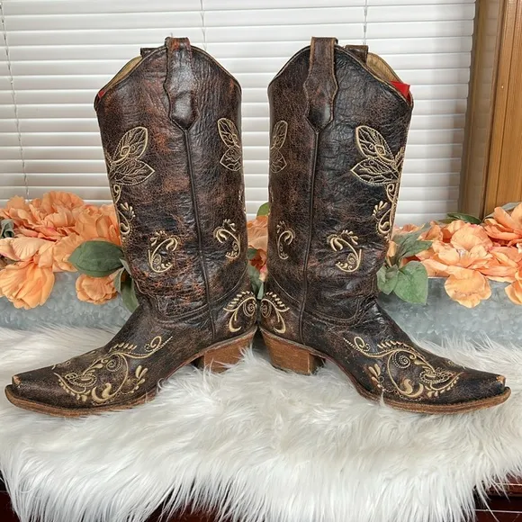 CIRCLE G WOMEN'S DISTRESSED BONE DRAGONFLY EMBROIDERED BOOTS - SNIP TOE Size 10