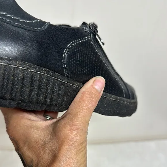 Clarks Black Sneakers with Leather Upper and Rubber Sole
