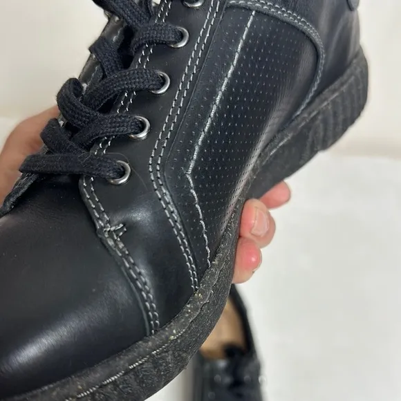 Clarks Black Sneakers with Leather Upper and Rubber Sole