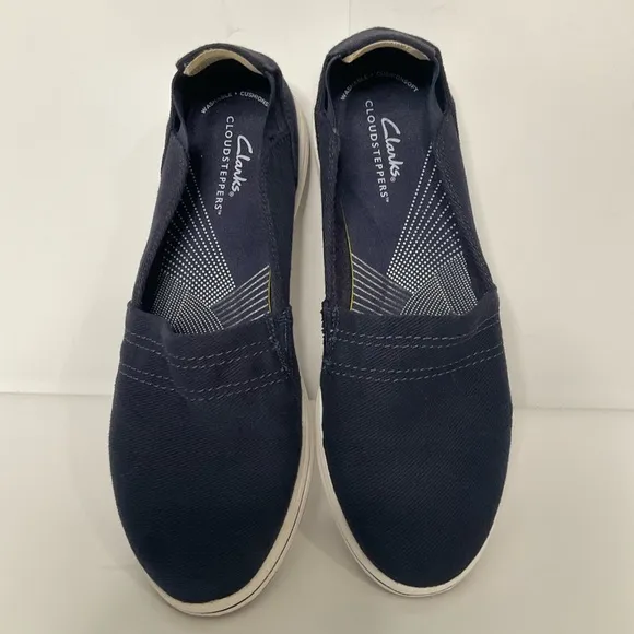 Clarks Cloudsteppers Breeze Slip-On Dark Navy Canvas White Sole Sneakers Sz 8.5.