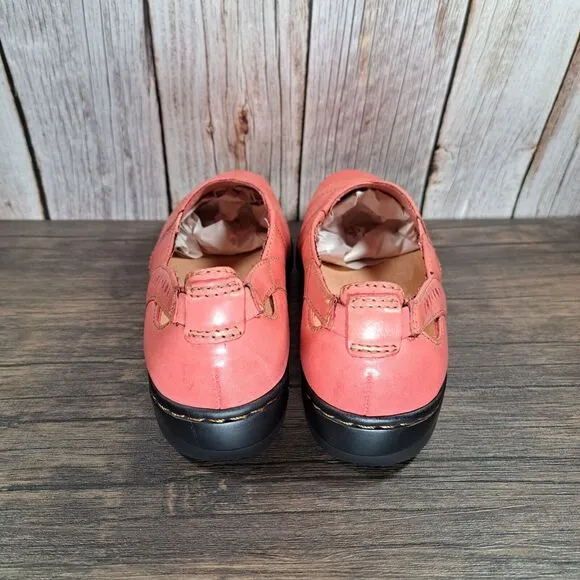 Clarks Evianna Fig4 Coral Leather Slip On Flats Women's Size 10 M (NWOB)