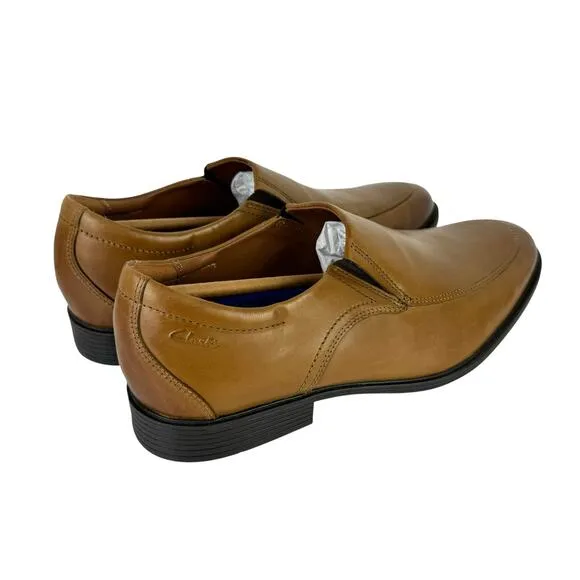 Clarks NWB Whiddon Step WIDE Dark Tan Leather Slip On Round Toe Loafers