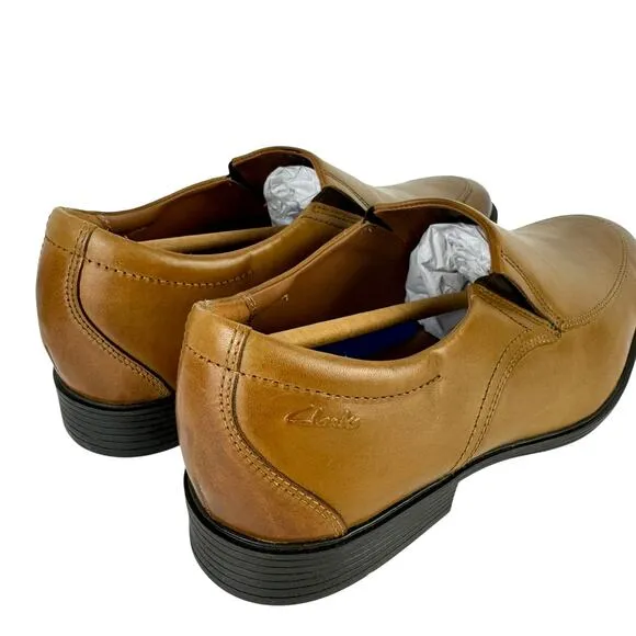 Clarks NWB Whiddon Step WIDE Dark Tan Leather Slip On Round Toe Loafers