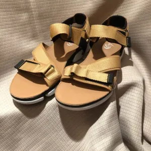 Clarks Trigenic men brown tan sandals,10