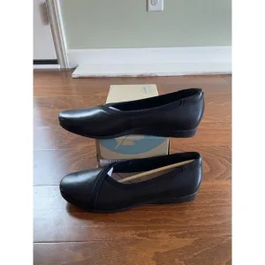 Clarks Un Darcey Ease 2 Black Leather NEW 10 N Slip on Flats