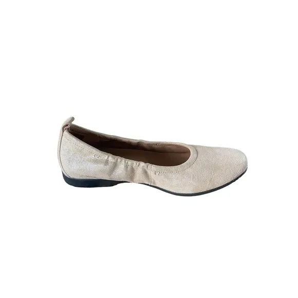 Clarks Un Darcey Vibe Ballet Flat Gold Size 9 NEW