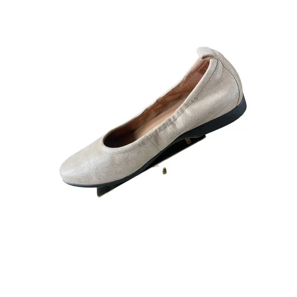 Clarks Un Darcey Vibe Ballet Flat Gold Size 9 NEW