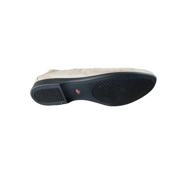 Clarks Un Darcey Vibe Ballet Flat Gold Size 9 NEW