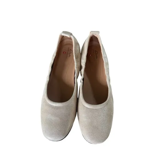 Clarks Un Darcey Vibe Ballet Flat Gold Size 9 NEW