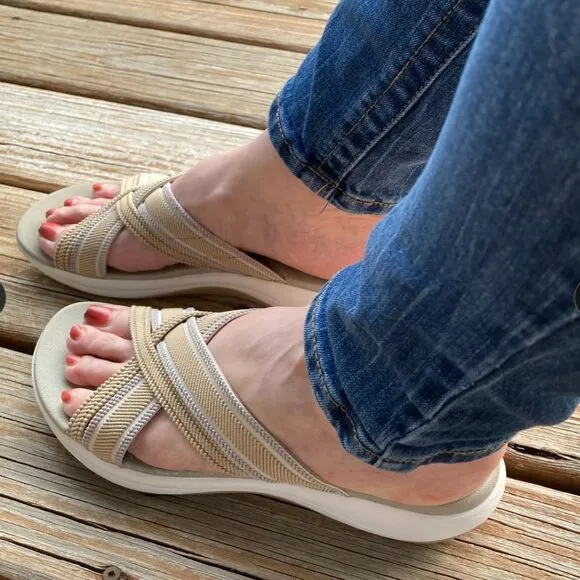 Clarks Women's Cloudsteppers  Sandals (WIDE)