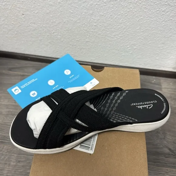 Clarks Women's Cloudsteppers  Sandals (WIDE)