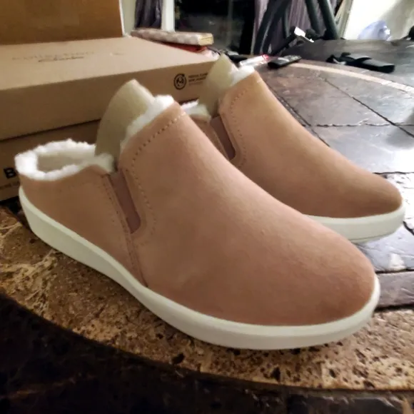 Clarks Women's Layton Gem Slip-On Side-Gore Flats Tan Sz 7.5 NWT