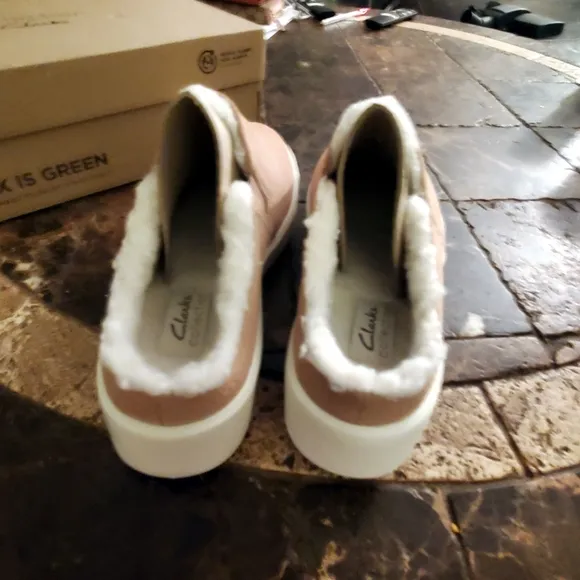 Clarks Women's Layton Gem Slip-On Side-Gore Flats Tan Sz 7.5 NWT