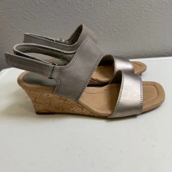 Clarks Womens Size 7 Olive Leather Kyarra Faye Wedge Heel Sandals