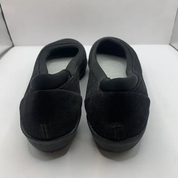 Clarks Ayla Low Slip-On NWOB black flats comfort size 8 Wide E6
