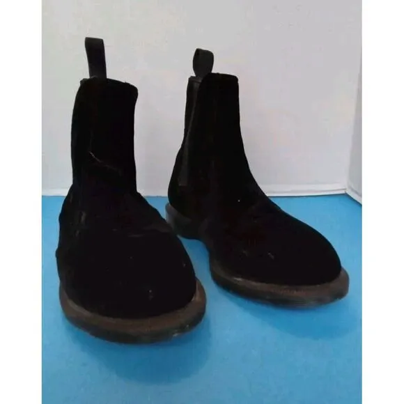 Classic Black Suede Chelsea Boots with Elastic Gores and Rubber Sole‎