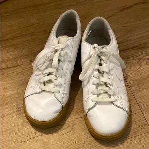Classic White Nike Sneakers with Brown Sole