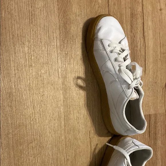 Classic White Nike Sneakers with Brown Sole
