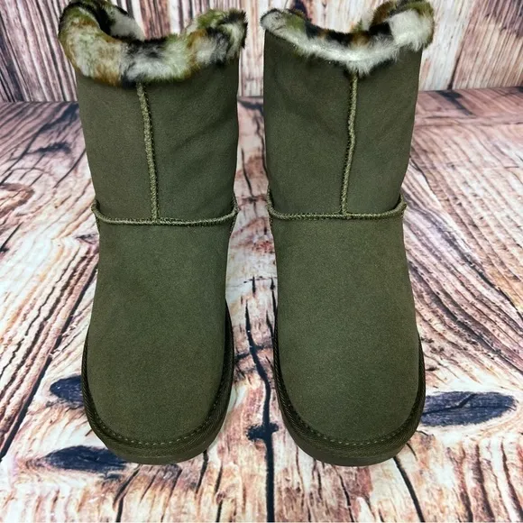 Cloud Nine Sheepskin Kamo Green Pull On Boots NIB Size 8