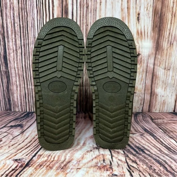 Cloud Nine Sheepskin Kamo Green Pull On Boots NIB Size 8