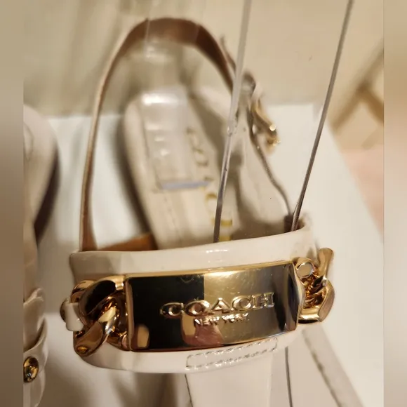 Coach Caterine Cream Patent Leather Gold Metal Logo T-Strap Sandals Sz.7 Ret$165