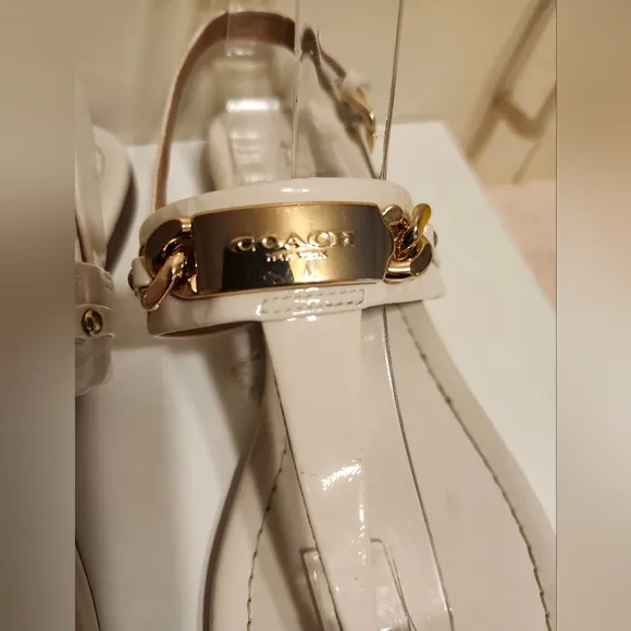 Coach Caterine Cream Patent Leather Gold Metal Logo T-Strap Sandals Sz.7 Ret$165