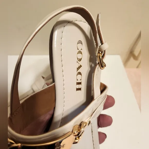 Coach Caterine Cream Patent Leather Gold Metal Logo T-Strap Sandals Sz.7 Ret$165