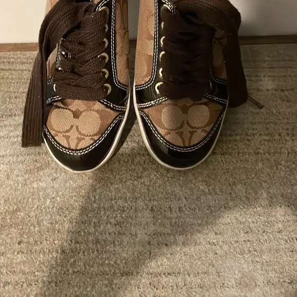 Coach Signature Women’s LaceUp Sneakers Brown Tan Size 8.