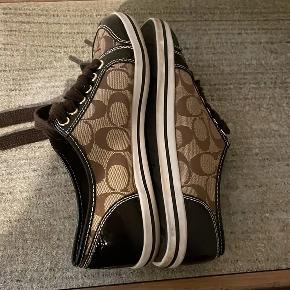 Coach Signature Women’s LaceUp Sneakers Brown Tan Size 8.