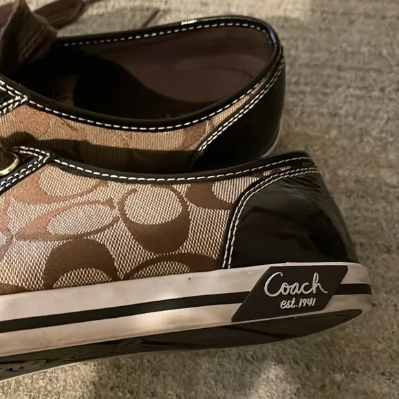 Coach Signature Women’s LaceUp Sneakers Brown Tan Size 8.