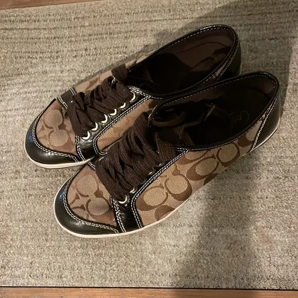 Coach Signature Women’s LaceUp Sneakers Brown Tan Size 8.