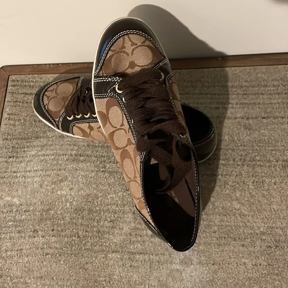 Coach Signature Women’s LaceUp Sneakers Brown Tan Size 8.