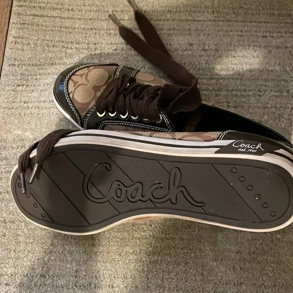 Coach Signature Women’s LaceUp Sneakers Brown Tan Size 8.