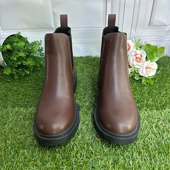 COACHWomen's Lenora Pull On Lug Sole Chelsea Booties size 8 NEW   Maple Leather