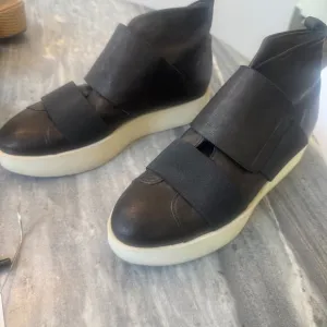 Coclico Black Leather Sneakers