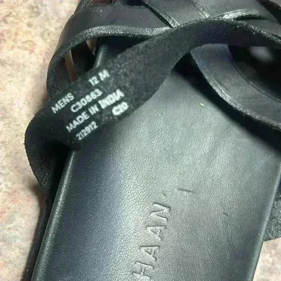 COLE HAAN  Black Leather Feathercraft Cross Strap Sandals. 12 like new