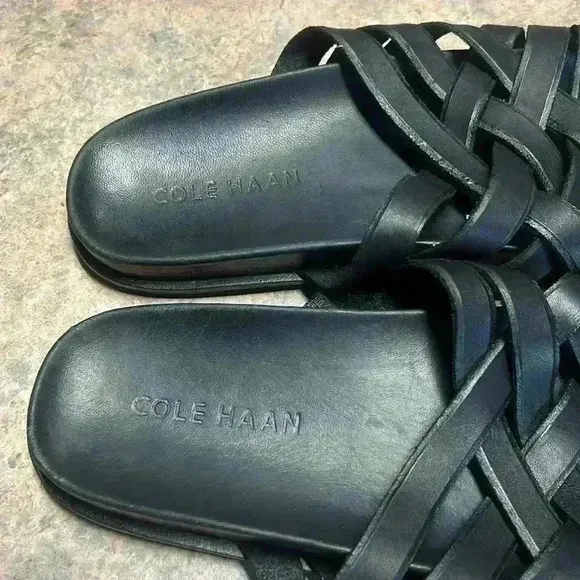 COLE HAAN  Black Leather Feathercraft Cross Strap Sandals. 12 like new