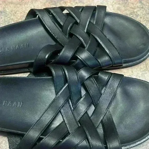 COLE HAAN  Black Leather Feathercraft Cross Strap Sandals. 12 like new