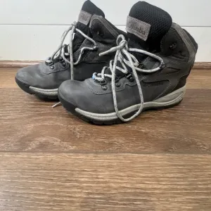 Columbia Newton Ridge Plus Hiking Boots Womens Size 8 1/2